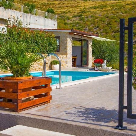 Hill Apartment With Private Pool Kučine 外观 照片