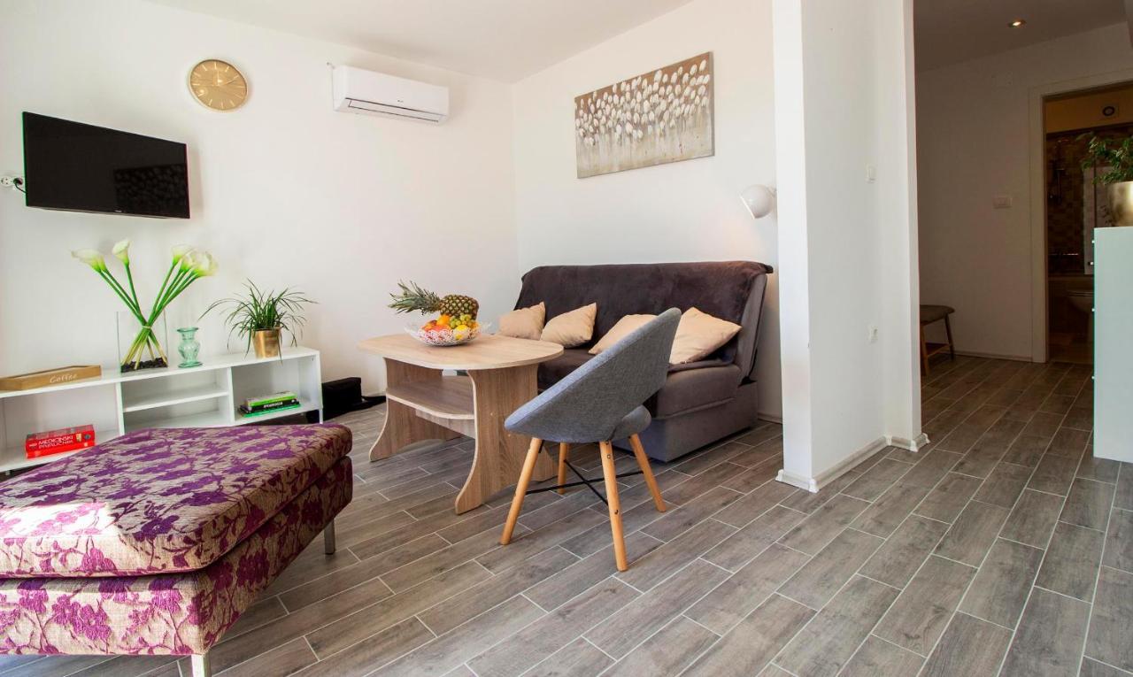 Hill Apartment With Private Pool Kučine 外观 照片